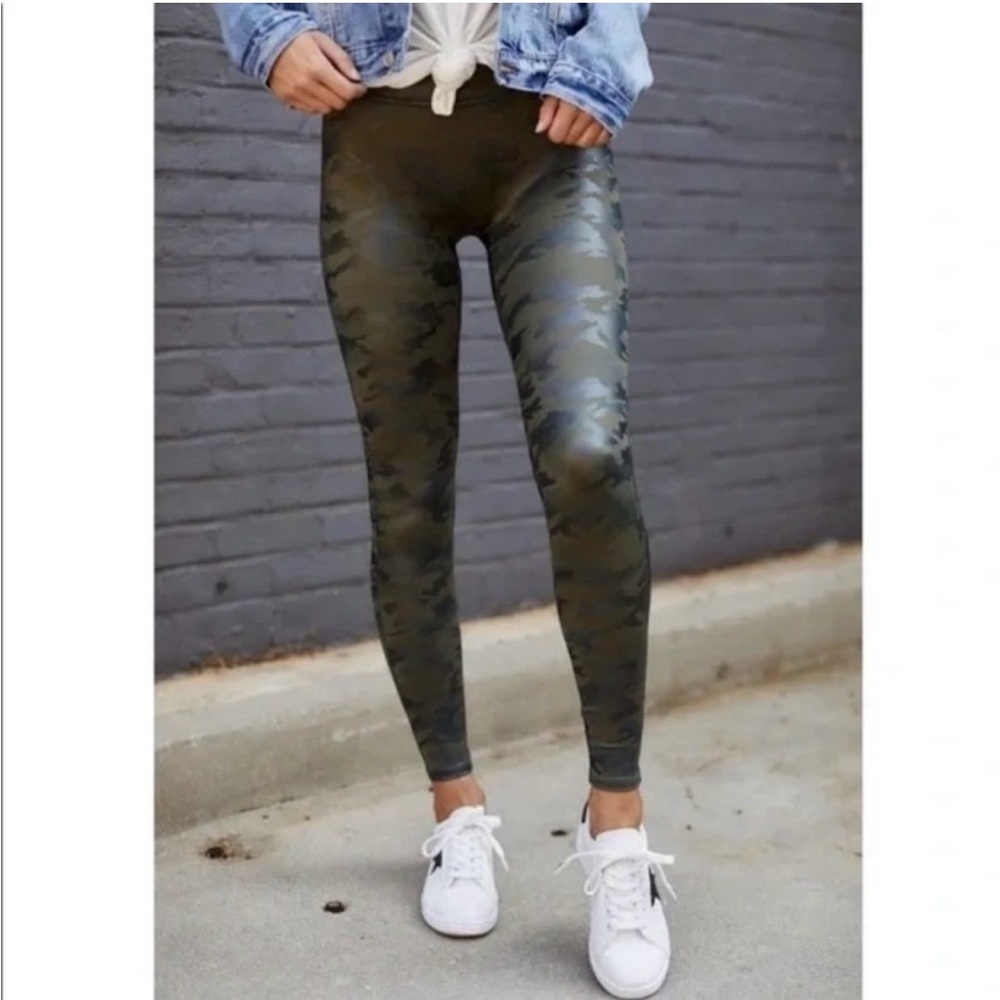 Spanx Faux Leather Camo Leggings Size small - Picture 2 of 9